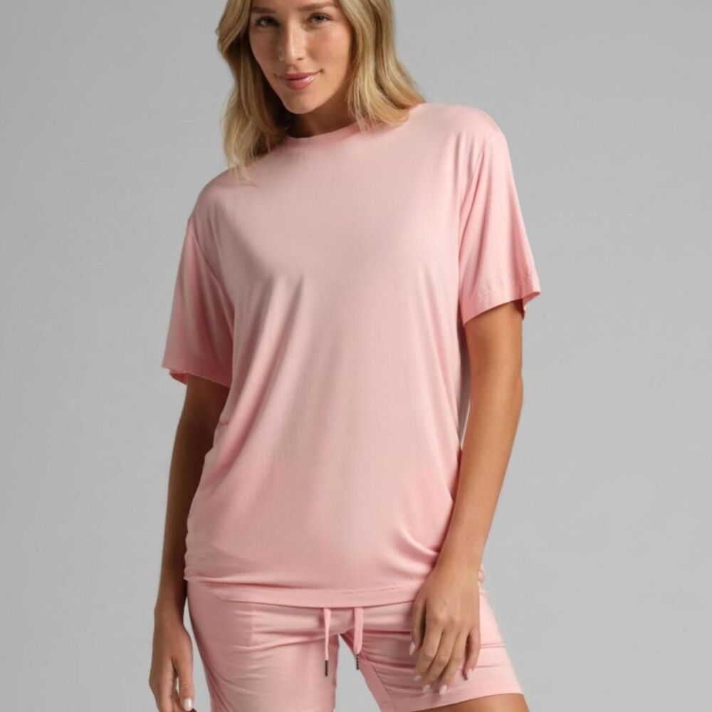 Comfrt Women's Pink T-shirt